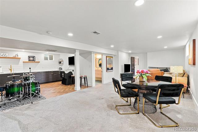 Building Photo - 2320 S Holly Pl