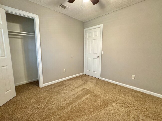 Building Photo - AVAILABLE AUGUST 2025 [PET FRIENDLY]