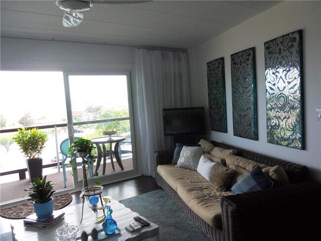 Building Photo - 1303 Capella S