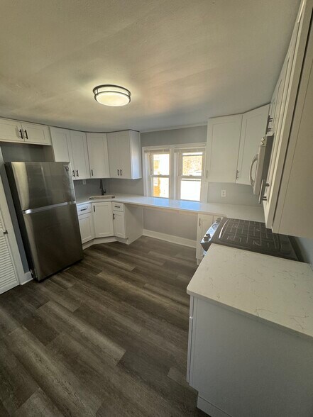 Building Photo - 5039 W Henderson St