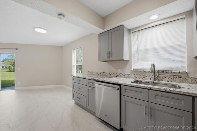 Building Photo - 1033 Goldenrod Rd