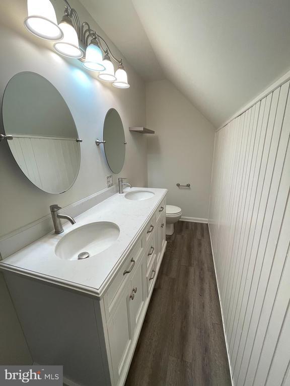 Building Photo - 10197 Madison Dr