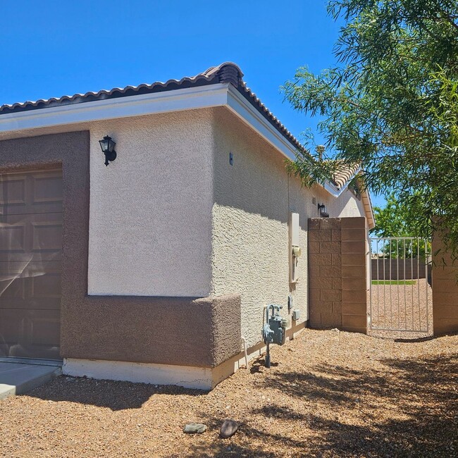 Building Photo - MOVE-IN READY 3BR/2BA SINGLE FAMILY HOME I...