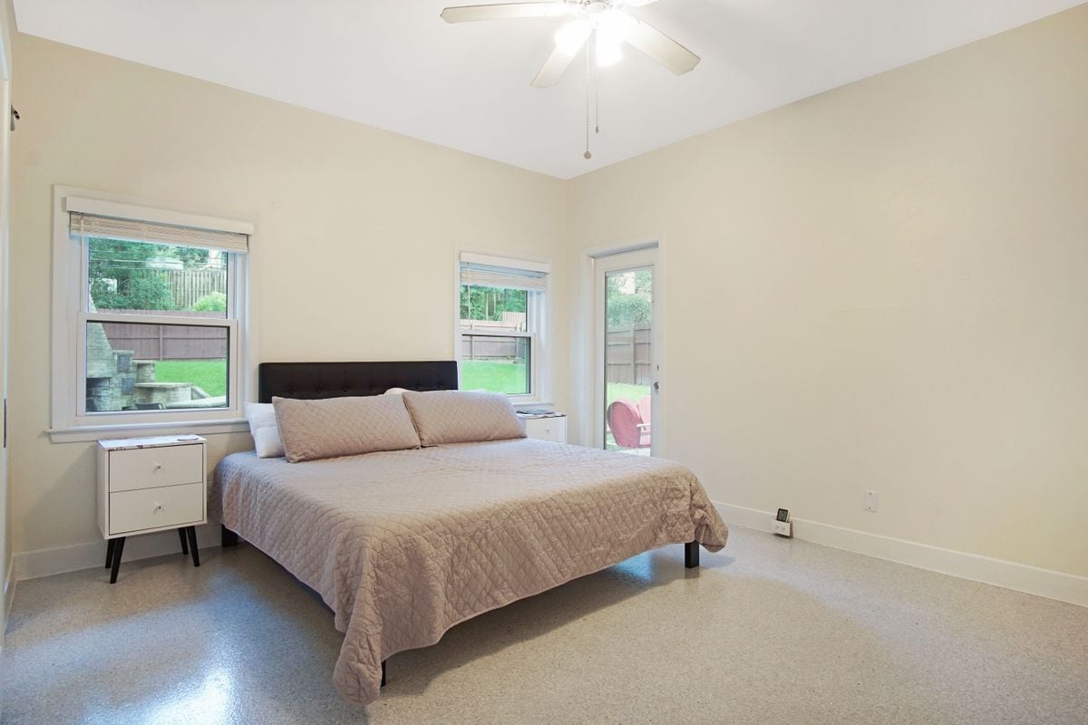 Building Photo - 1647 Lake Ella Dr