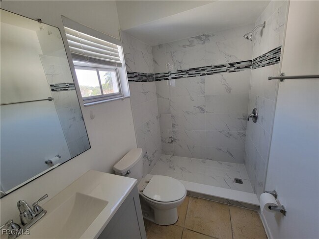 Building Photo - 7035 Cedarhurst Dr