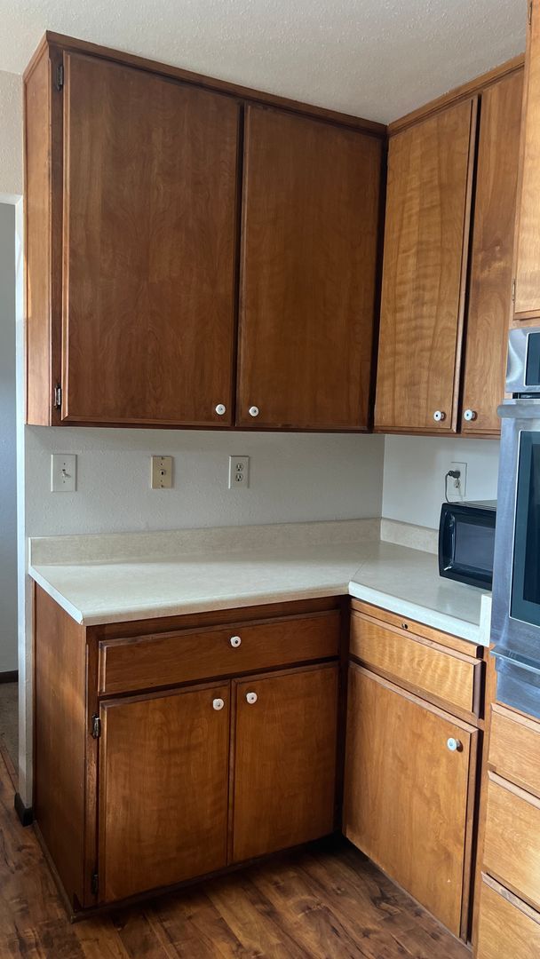 Building Photo - Two Bedroom Two bath home with attached Ga...