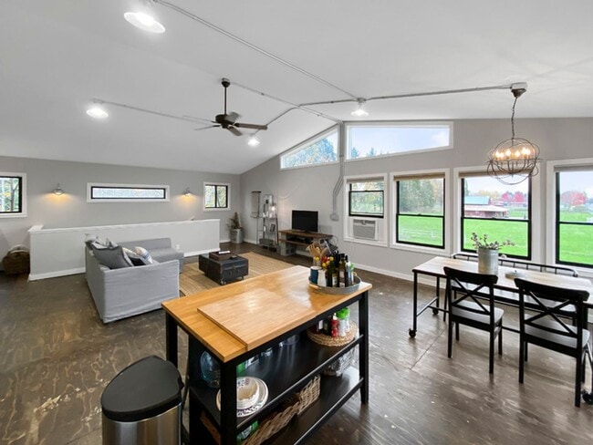 Building Photo - Portland Loft: Fully Furnished Loft Living with views of the golf course $300 Utility Fee