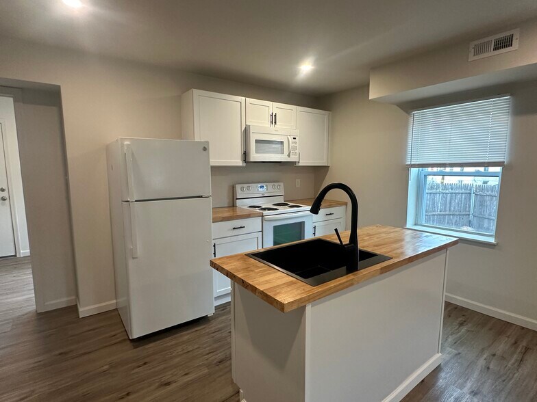 Building Photo - 1326 Morton Ave