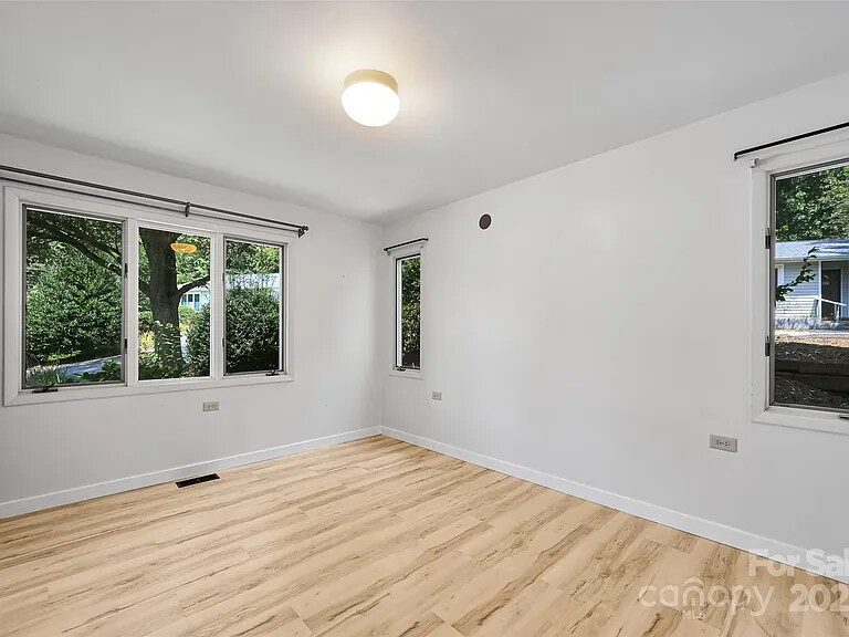 Building Photo - 71 Hollybrook Dr