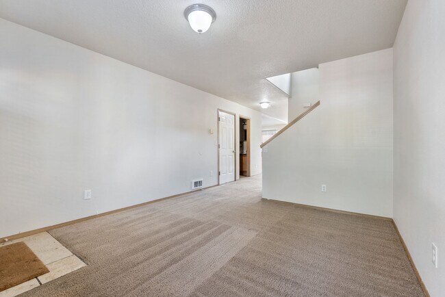 Building Photo - Spacious 4-Bedroom Home in SE Portland