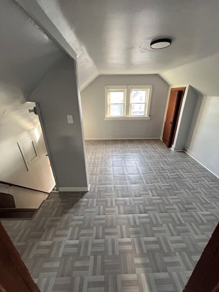 Building Photo - 184 William St