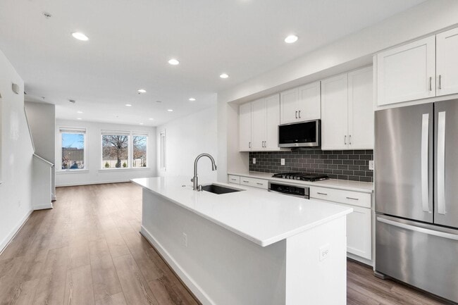 Building Photo - 16560 Crabbs Branch Way