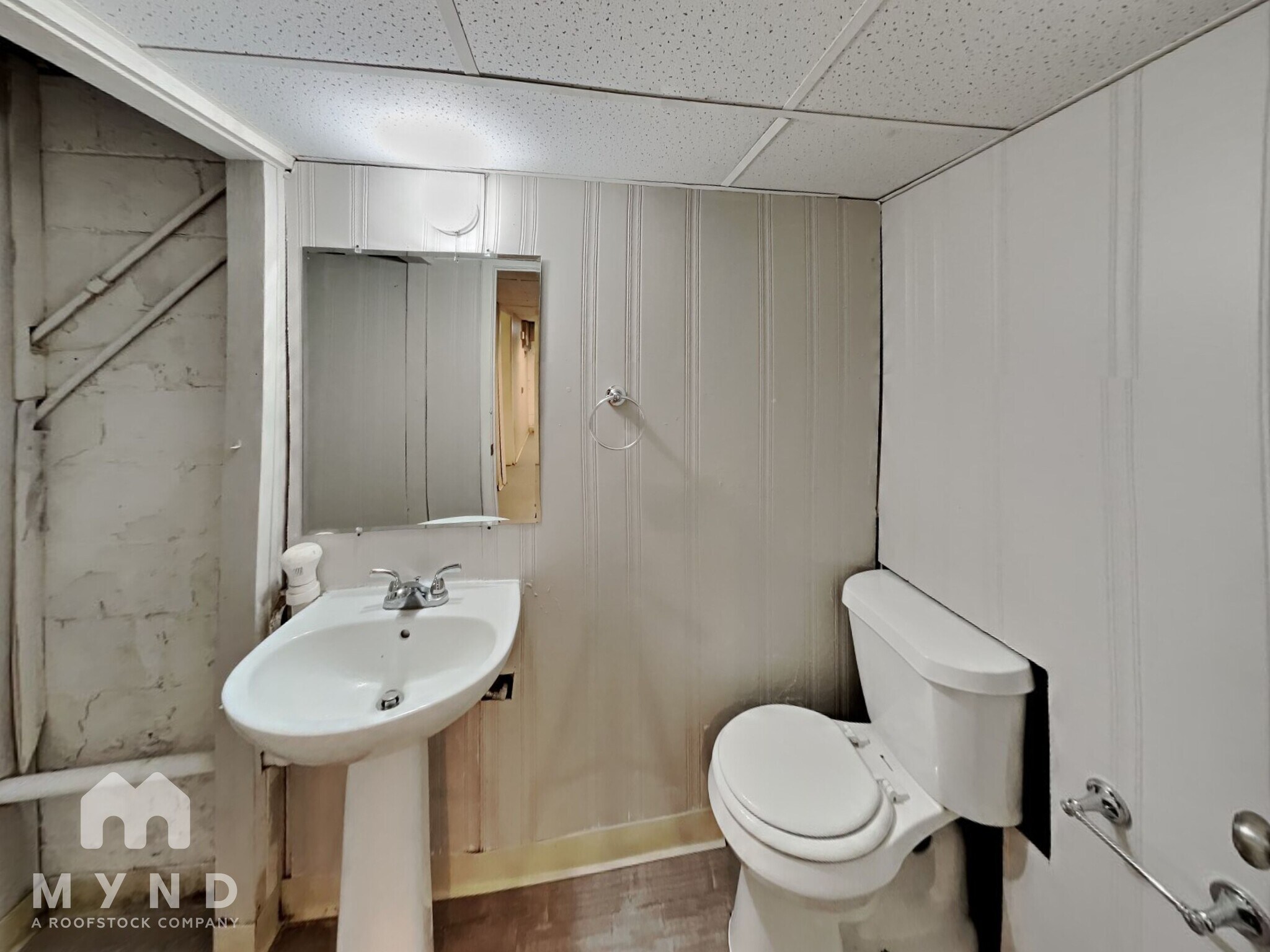 Building Photo - 1082 Lilley Ave