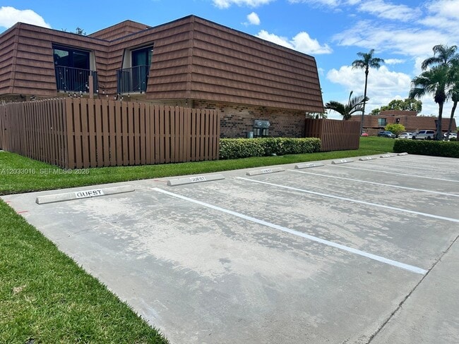 Building Photo - 2601 Garden Ct