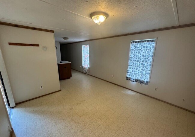 Building Photo - 301 Whitetail Ln