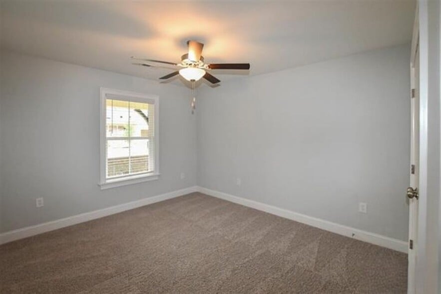 Building Photo - 113 Gary Allen Blvd