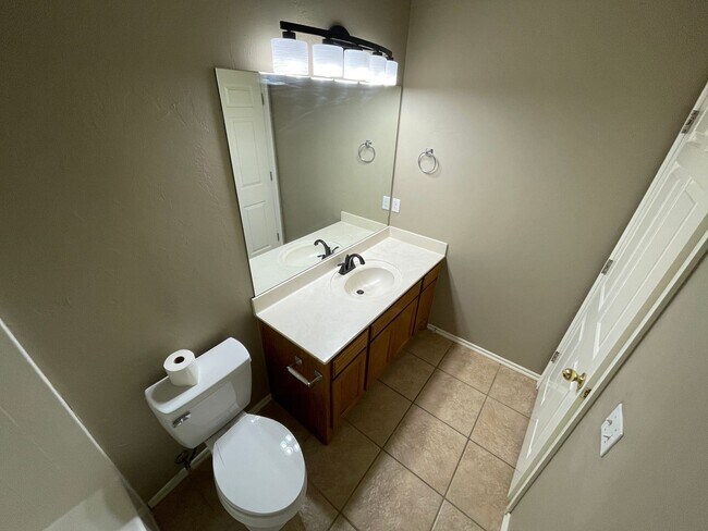 Building Photo - 3 br, 2 bath House - 400 N Willowood Drive