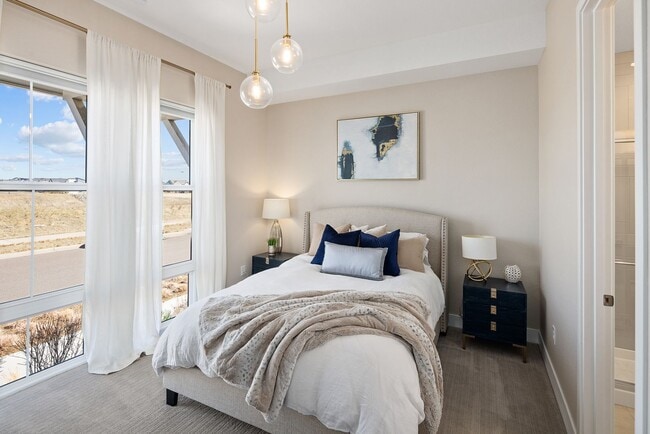 Building Photo - 6 Bedroom 5.5 Bathroom Single Family Home ...