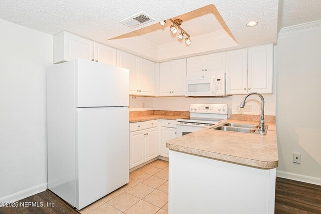 Building Photo - 100 Fairway Park Blvd