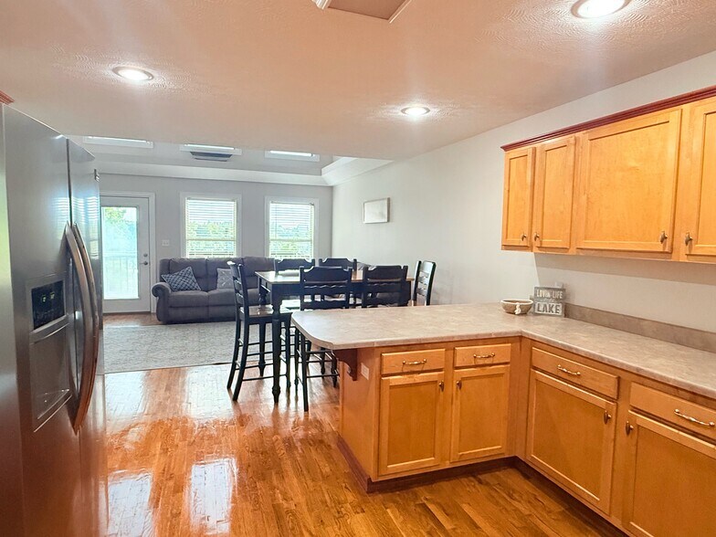 Building Photo - 949 Hideaway Dr