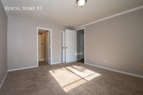 Building Photo - 8533 Goddard-