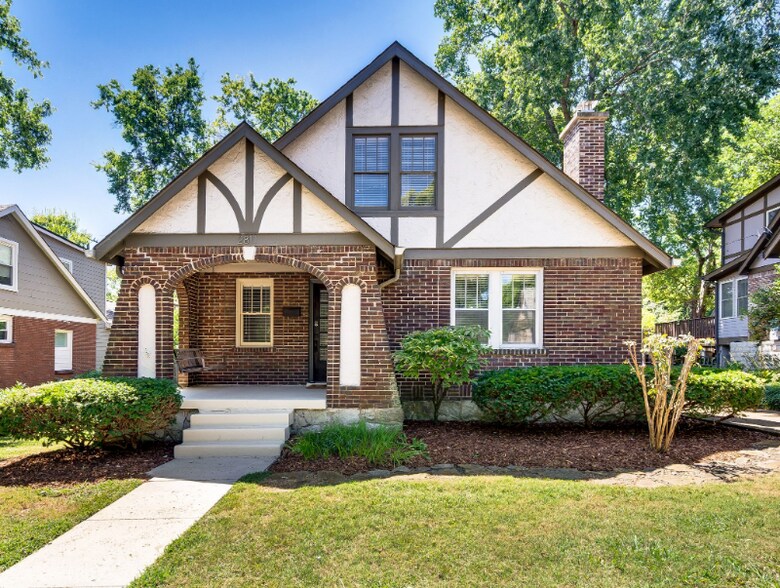 Primary Photo - 2811 Belcourt Ave