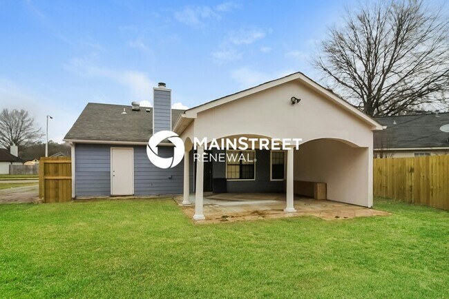 Building Photo - 3 Bedroom Pet-Friendly Home in Memphis, TN with Main Street Renewal
