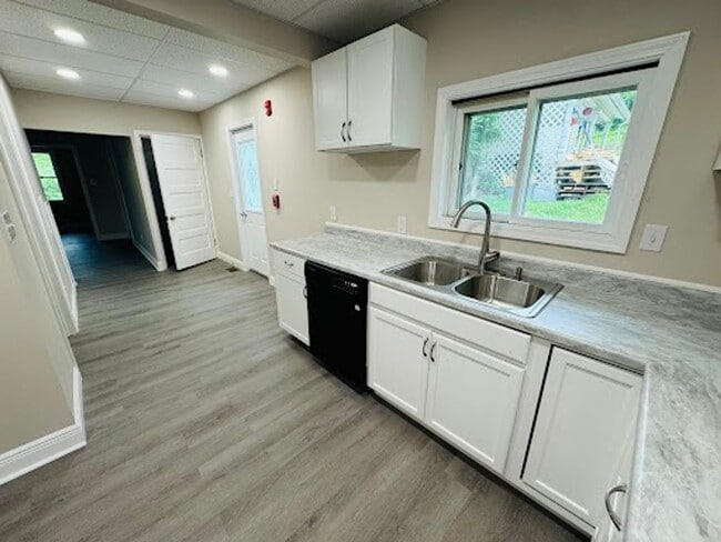 Building Photo - 363 Mansion Ave