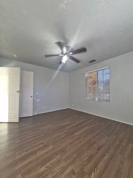 Building Photo - 45565 King St