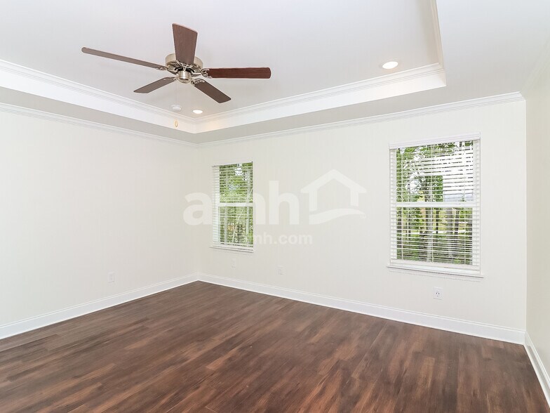 Building Photo - 4040 Chivalry Dr