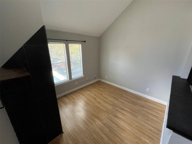 Building Photo - 5608 Cougar Dr