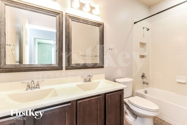 Building Photo - 907 River Crossing Dr