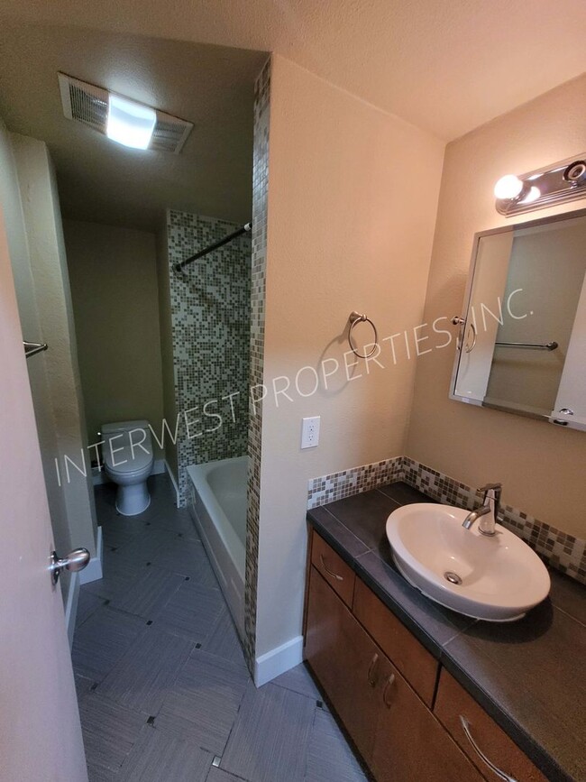 Building Photo - *1ST MONTH'S RENT FREE PROMO* 1 BD Condo i...