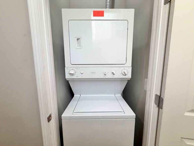 Building Photo - 1013 W 19th St