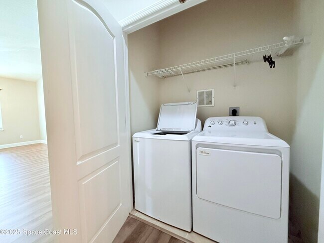 Building Photo - 3900 Playa Del Sol Dr