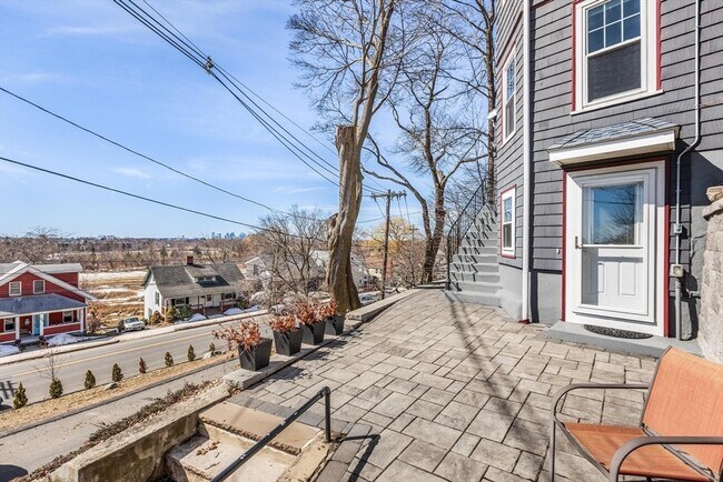 Building Photo - 2 Deane Ave