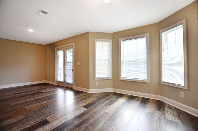 Building Photo - Pet Friendly Four Bedroom!