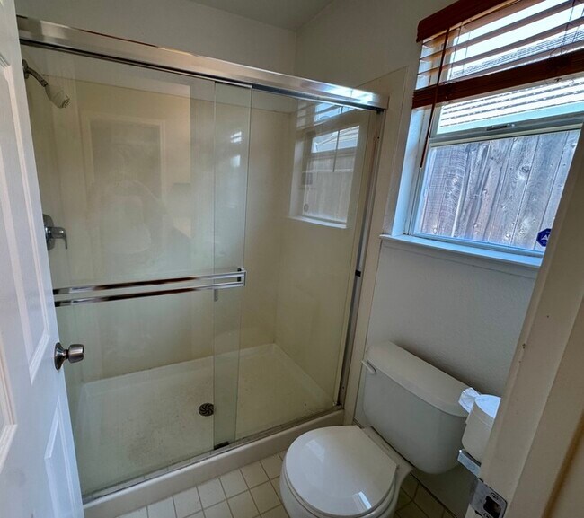Building Photo - Beautiful 3 Bed / 2 Bath Home with 2-Car Garage in Roseville
