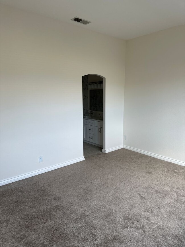 Building Photo - 10948 Ivy Hill Dr