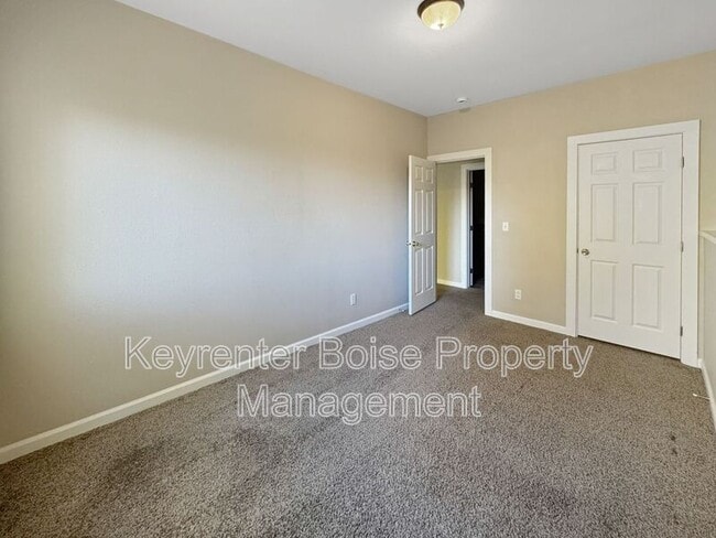 Building Photo - 2035 S Travertine Way