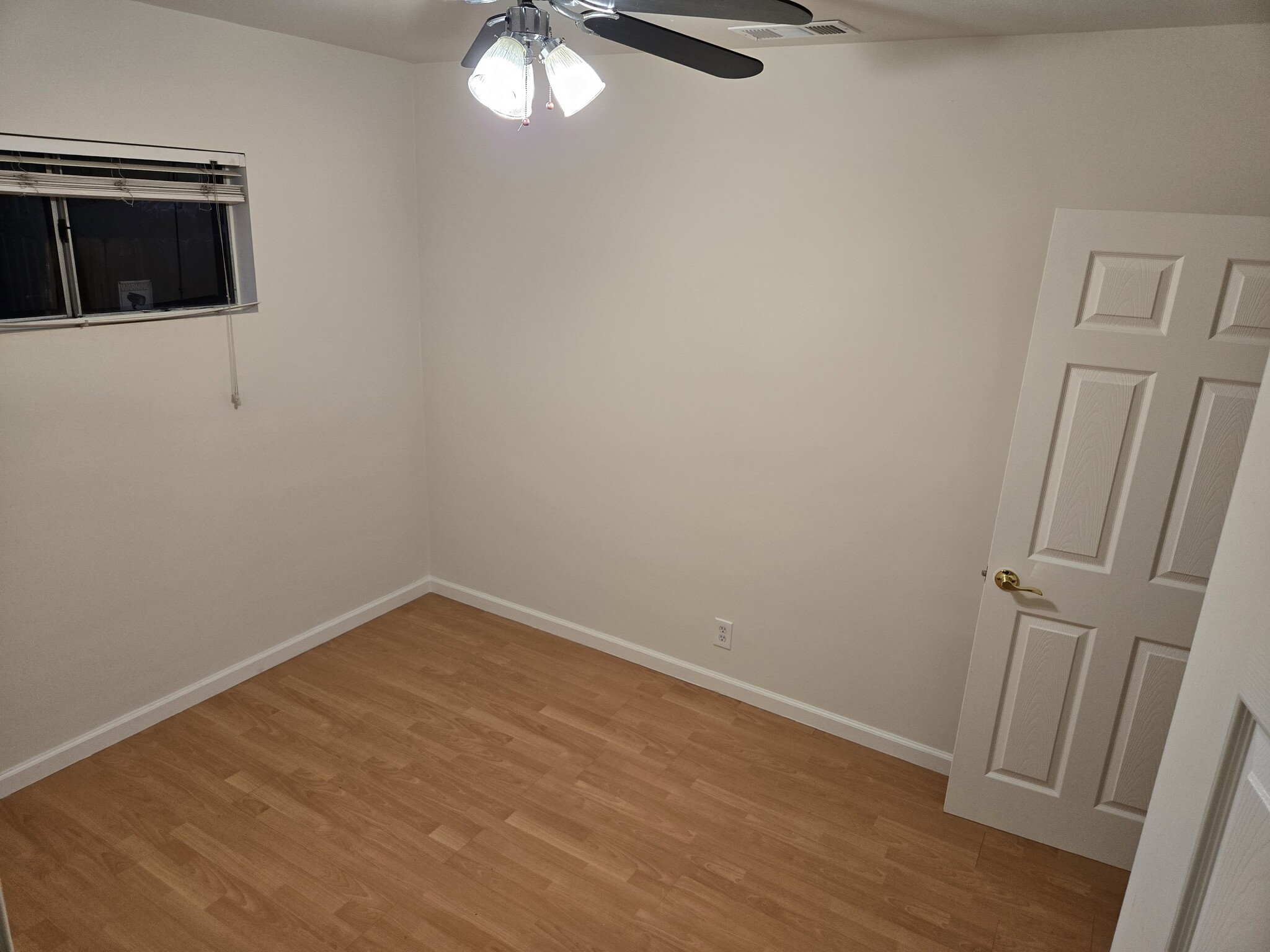 bed2 - 7637 N Claybeck Ave