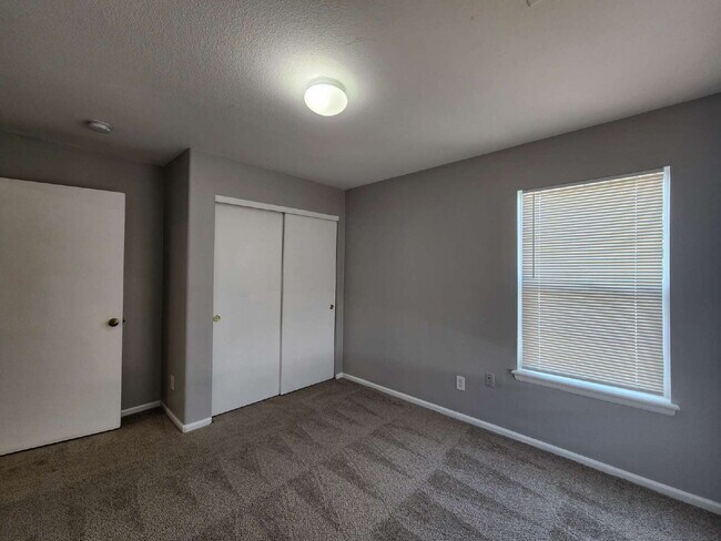 Building Photo - Great 3 Bed Ranch Style Home In Green Valley Ranch Neighborhood