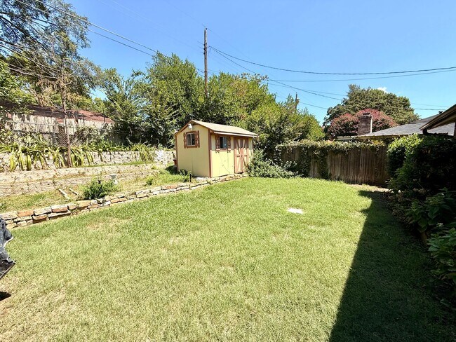 Building Photo - 2217 Indian Creek Dr
