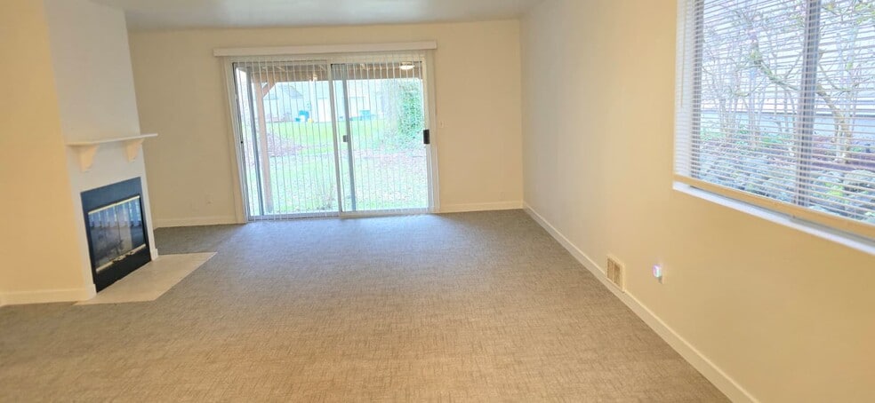 Building Photo - 13821 SE Allen Rd