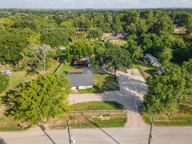 Building Photo - 25203 Lakeview Rd