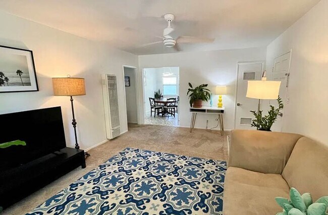 Building Photo - 5829 Bowcroft St