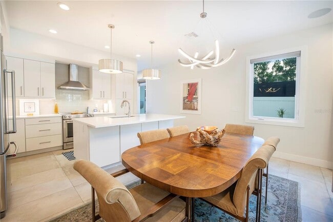 Building Photo - 536 4th Ave S