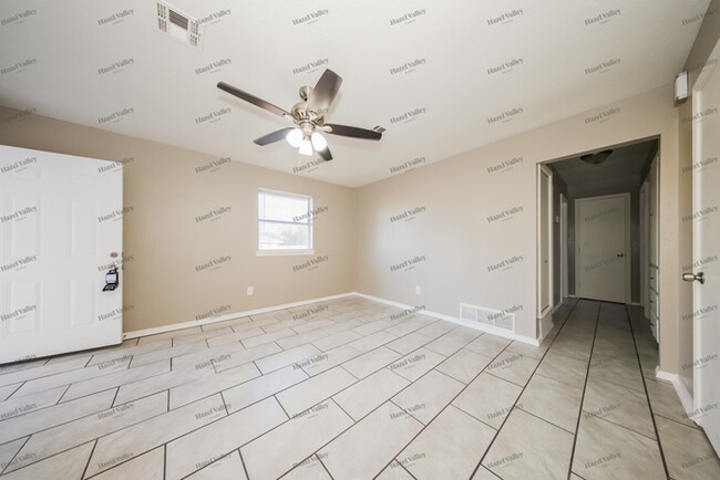 Building Photo - 8801 S Fairview Dr