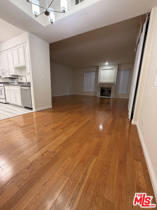 Building Photo - 910 S Bedford St