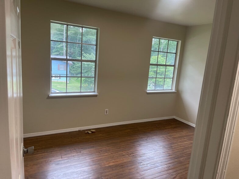 Building Photo - 3642 Marlborough Dr
